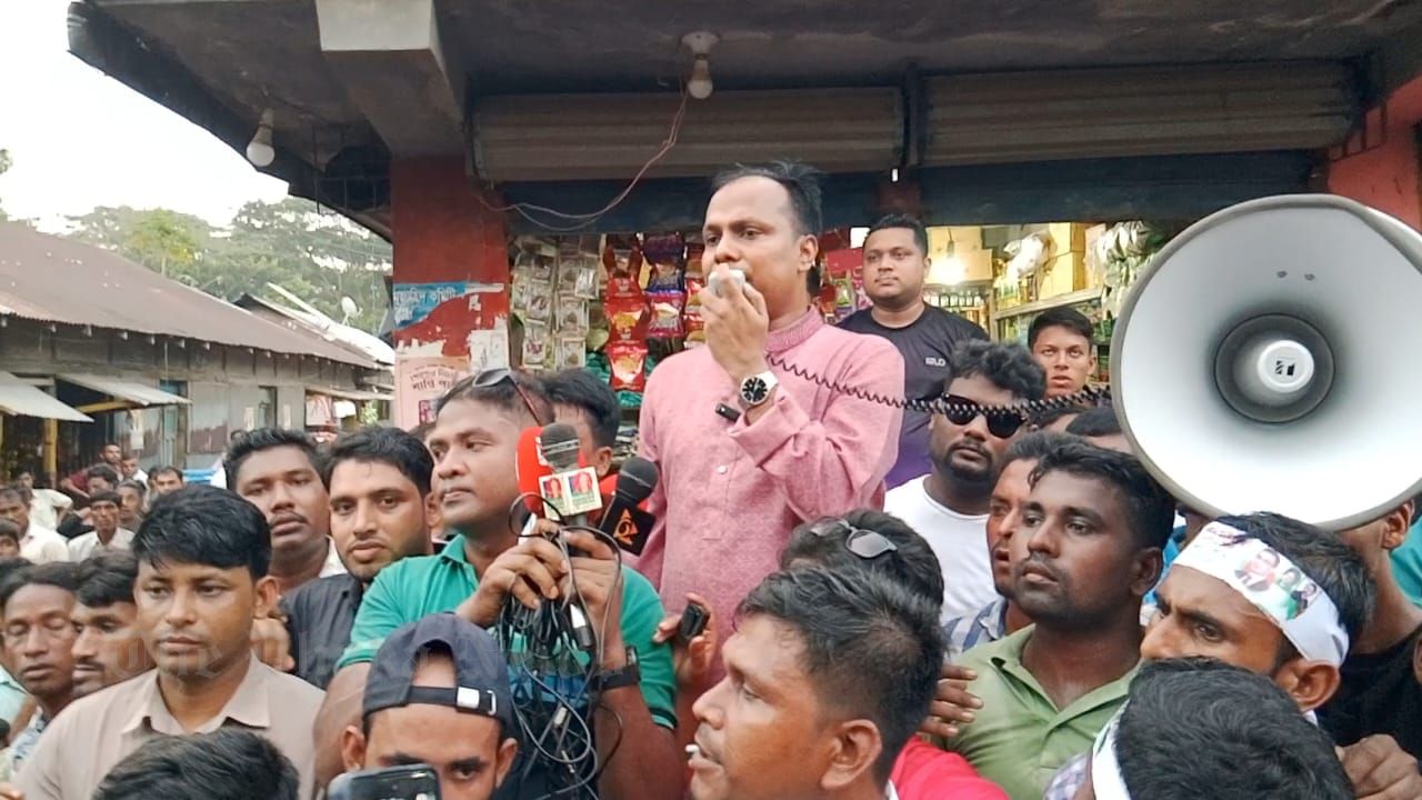 BNP leader seeking nomination in Hatia distributes 31-point leaflets and holds public meeting to repair the state structure