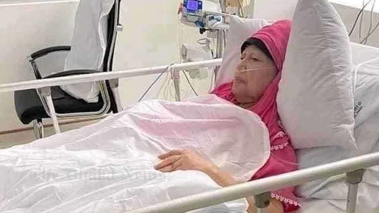 Khaleda Zia admitted to hospital