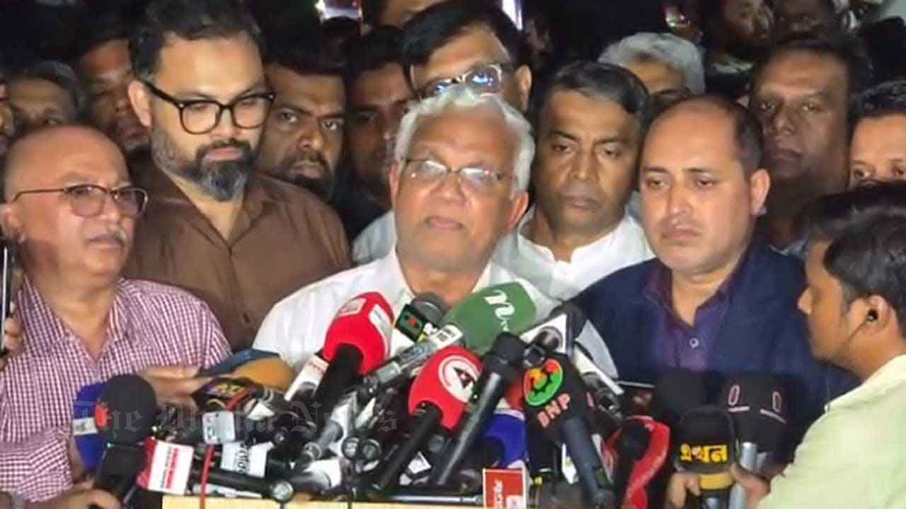 Khaleda Zia's condition has been the same for the last 3 days, she is able to receive treatment