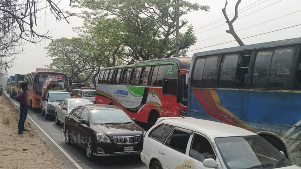 Highway Blockade in Chandina Over Arrears and Bonus: 15-Kilometer Traffic Jam