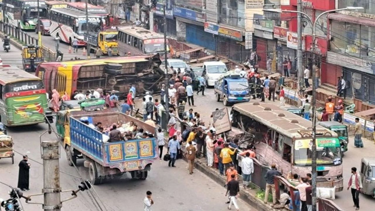 Death Toll Rises to 4 in Head-On Bus Collision in Capital