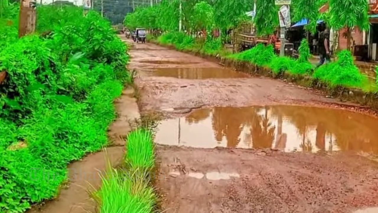 Neglected Road in Front of Chandina Palli Bidyut Samiti-1 Causes Severe Suffering for Commuters