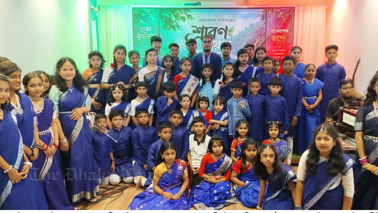 Sarada Sangeet Niketan’s ‘Shrabon Dharay’ mesmerizes listeners in Chandina