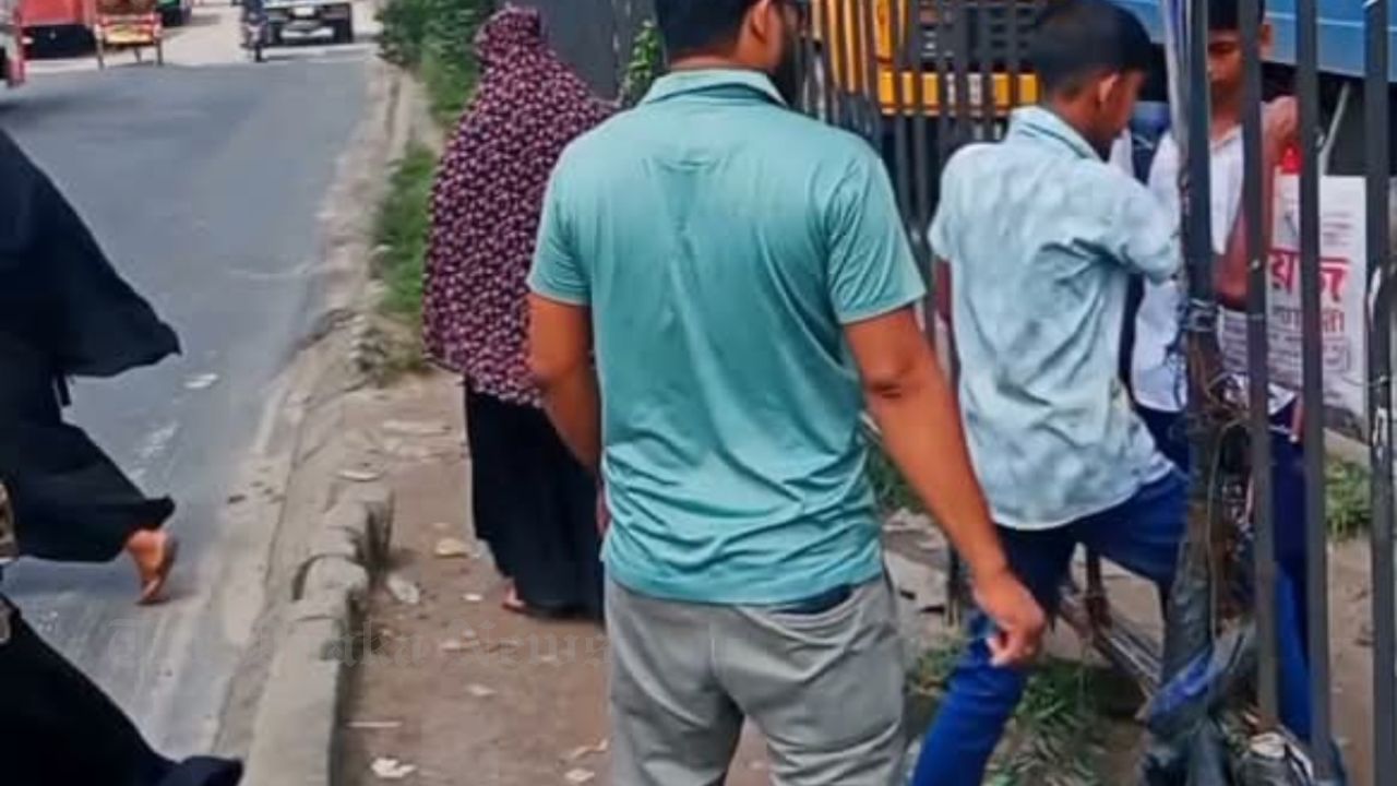 High-Risk Highway Crossing at Bagur Bus Stand via Unused Footbridge